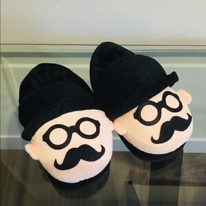 Brand new slippers fits sizes 9-12